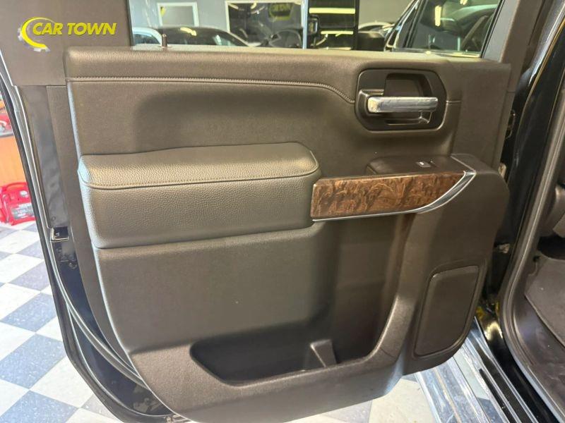 Vehicle photo 22