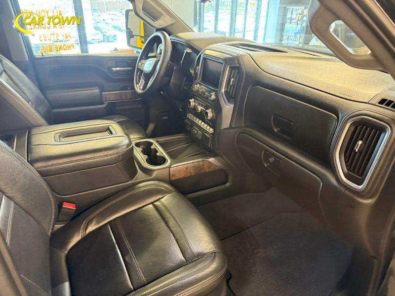 Vehicle photo 23