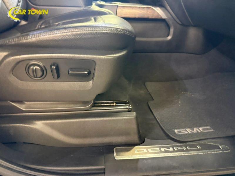 Vehicle photo 25