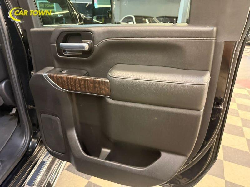 Vehicle photo 26
