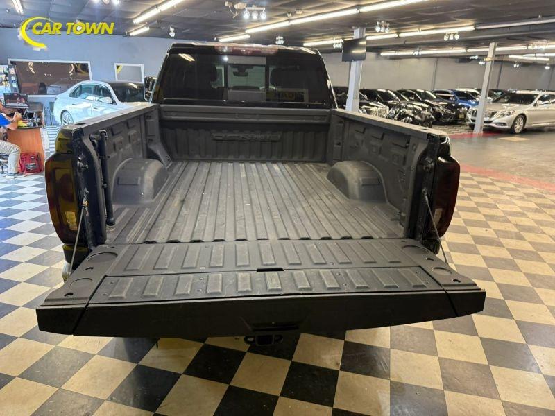 Vehicle photo 29