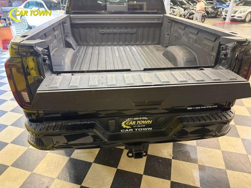 Vehicle photo 30