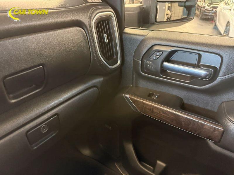 Vehicle photo 38