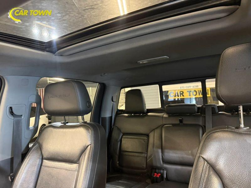 Vehicle photo 40