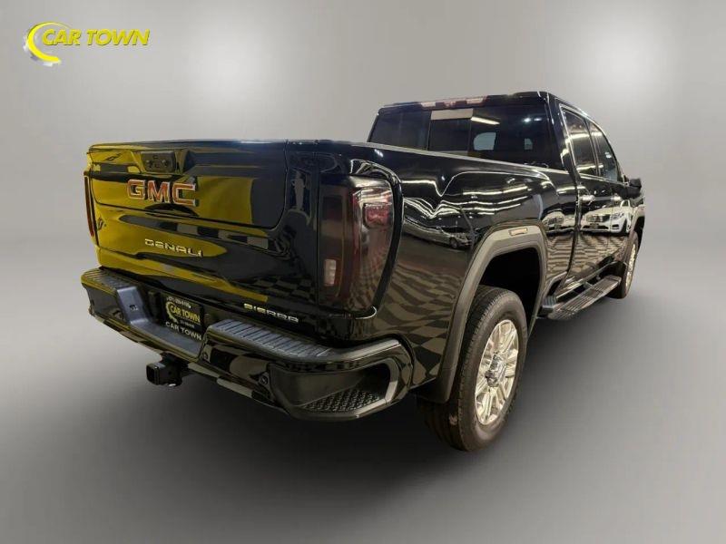 Vehicle photo 9