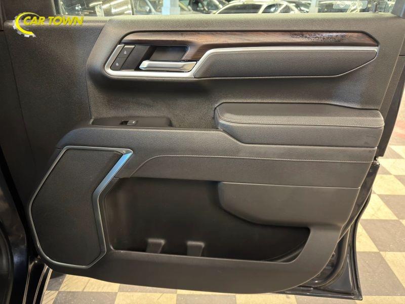Vehicle photo 22