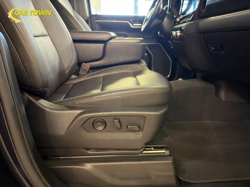 Vehicle photo 23