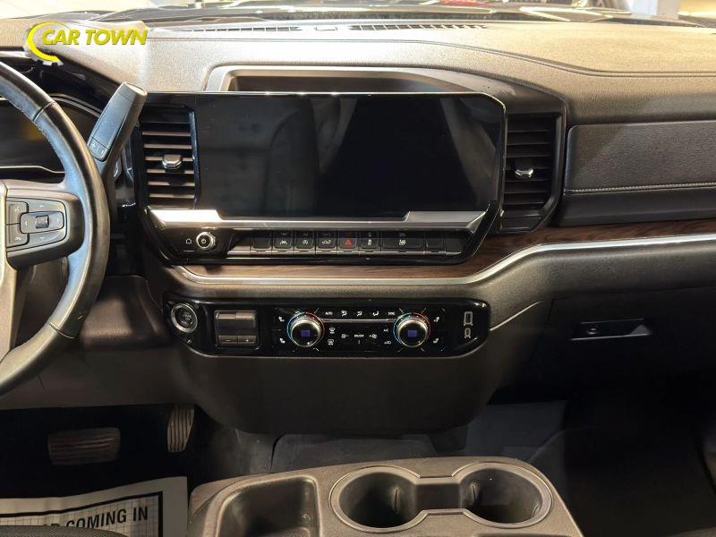 Vehicle photo 31