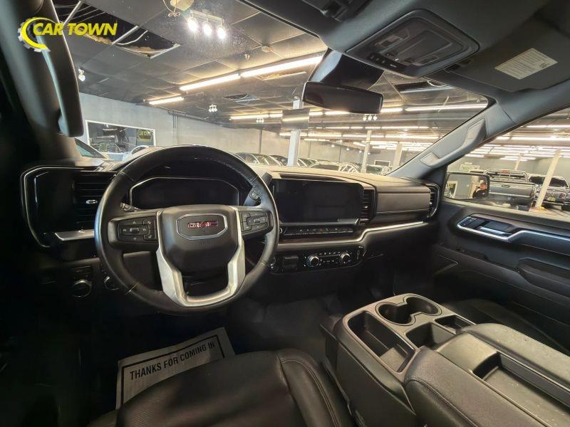 Vehicle photo 33