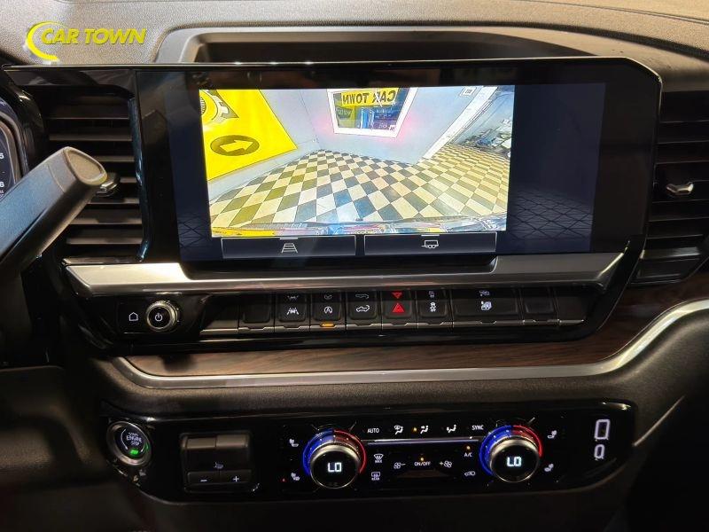 Vehicle photo 34
