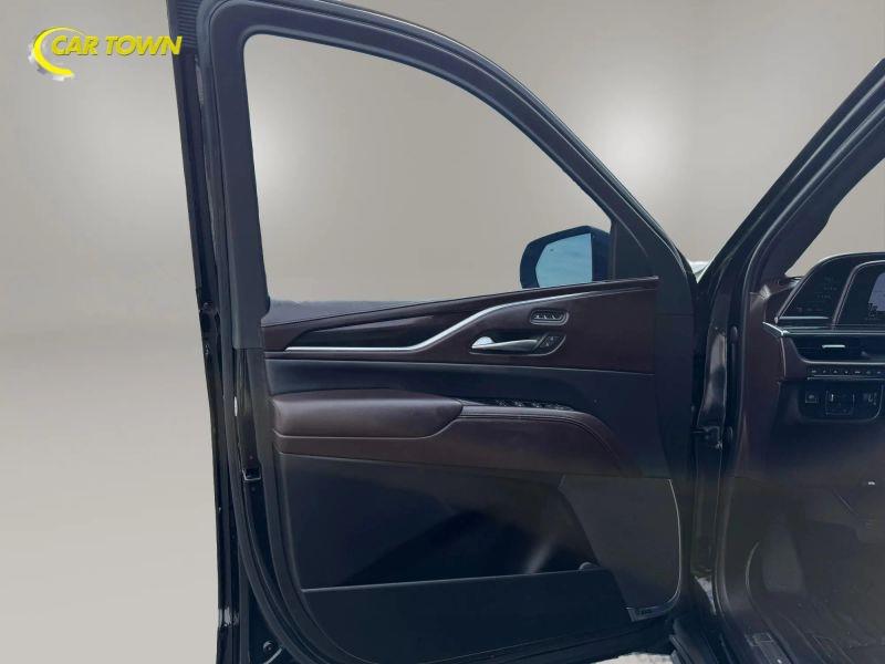 Vehicle photo 16