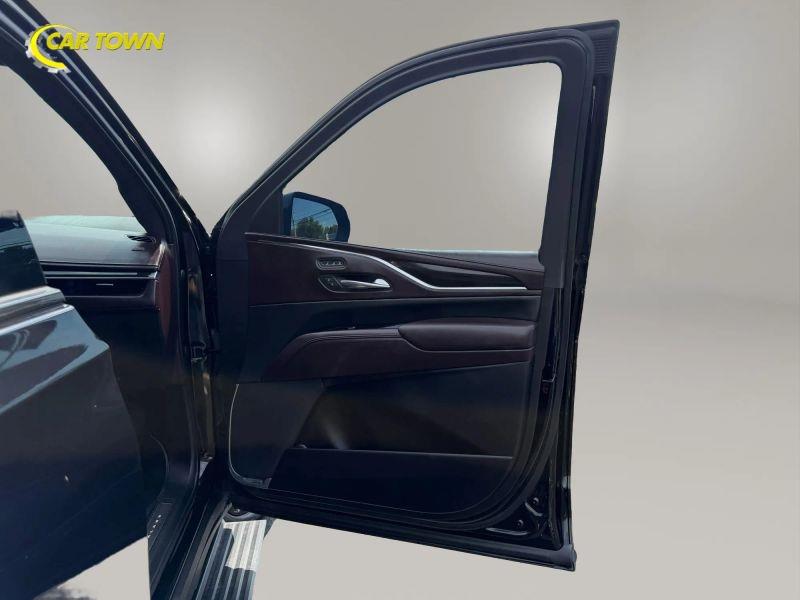Vehicle photo 19