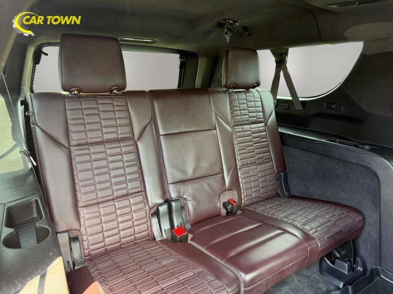 Vehicle photo 23