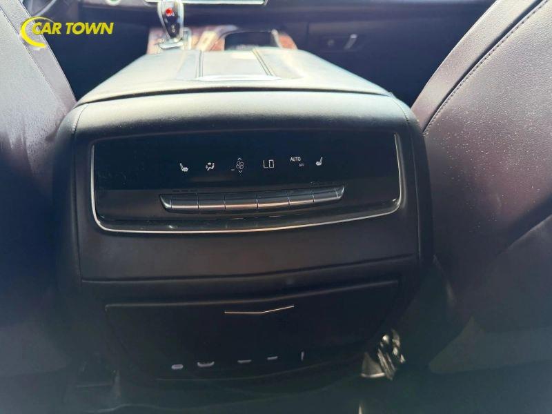 Vehicle photo 26