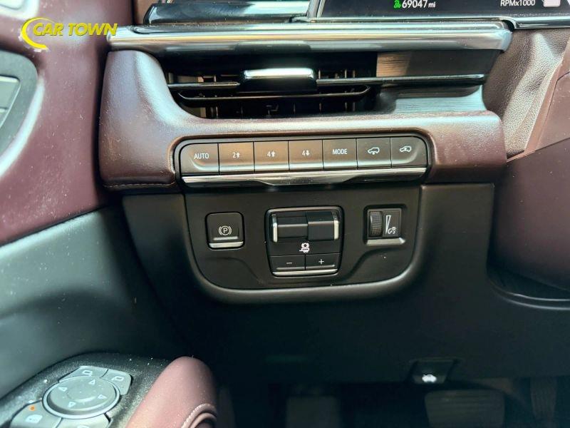 Vehicle photo 29