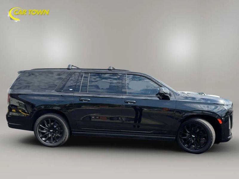 Vehicle photo 7