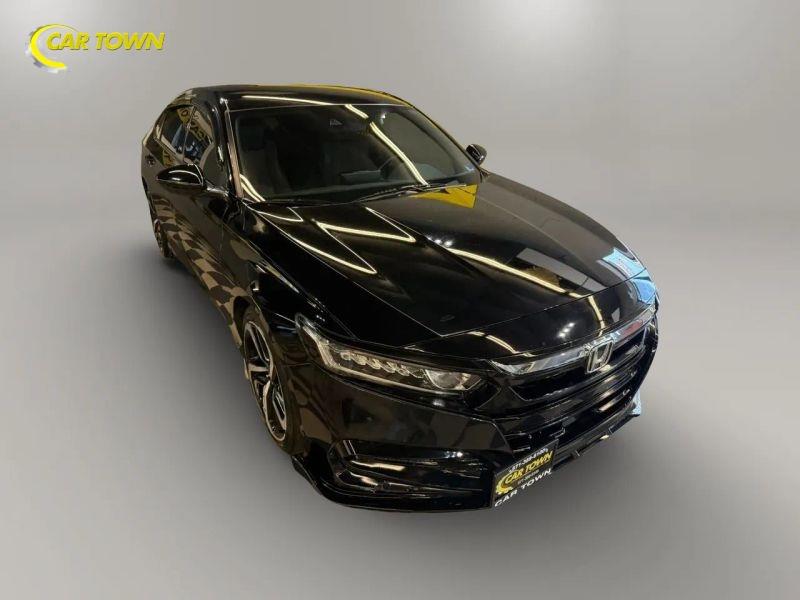 Vehicle photo 10