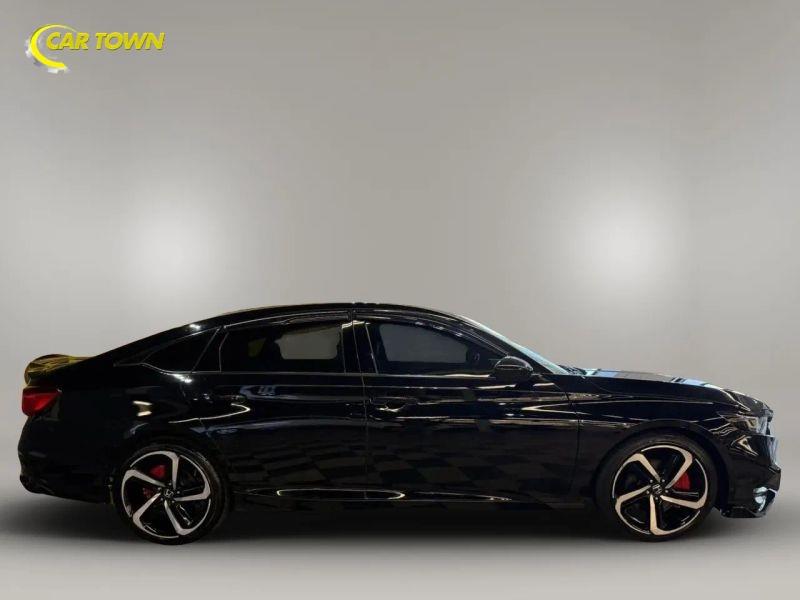 Vehicle photo 12