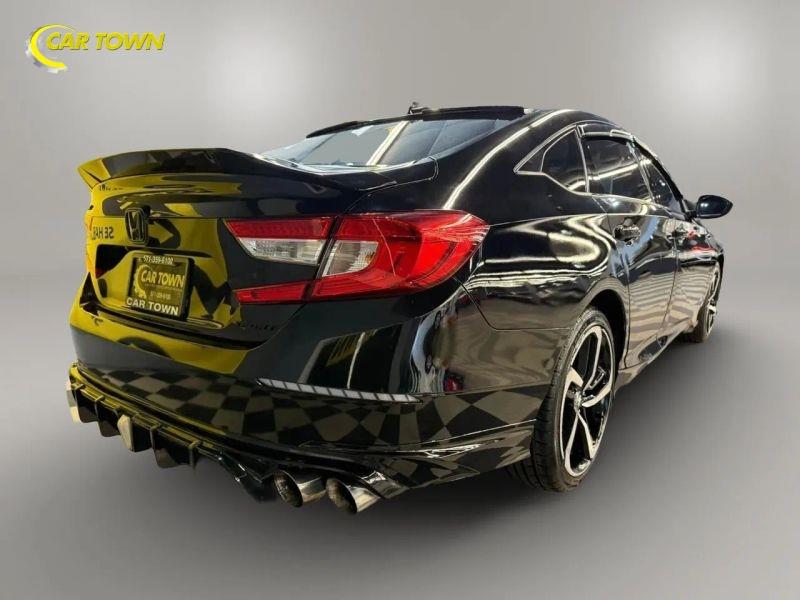 Vehicle photo 14
