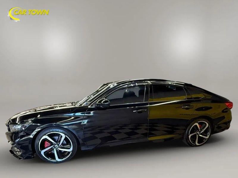 Vehicle photo 19