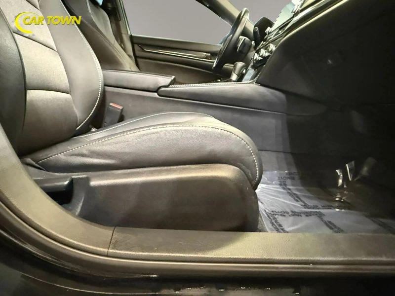 Vehicle photo 29