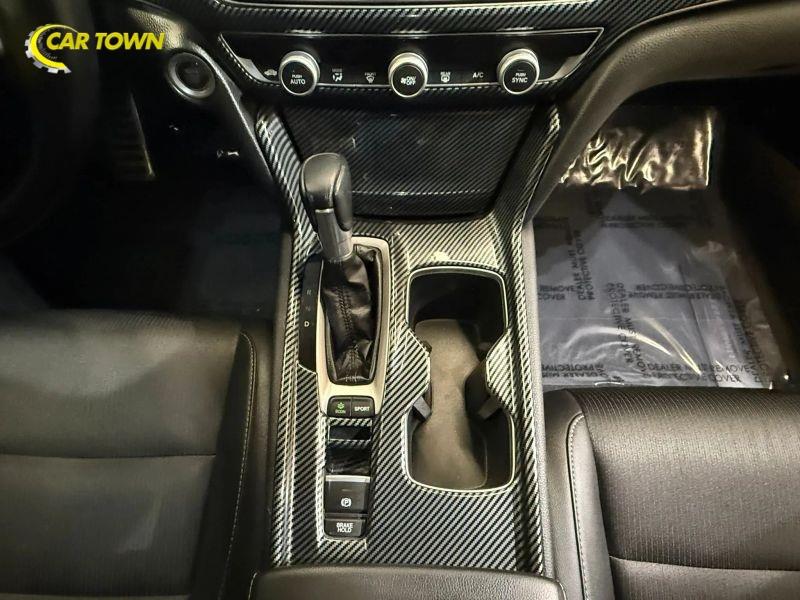 Vehicle photo 30