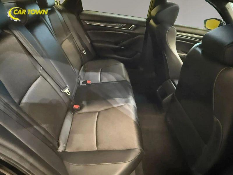 Vehicle photo 32