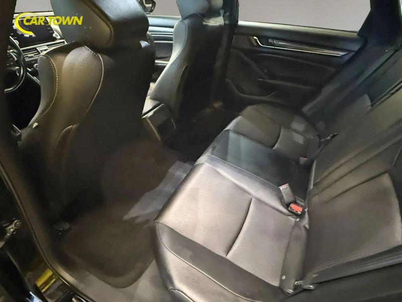 Vehicle photo 33