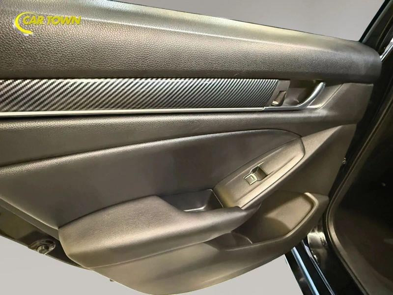 Vehicle photo 34