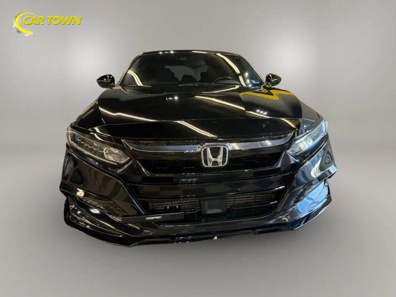 Vehicle photo 5