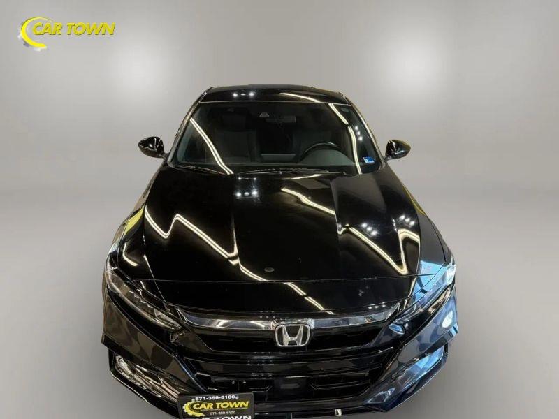 Vehicle photo 8