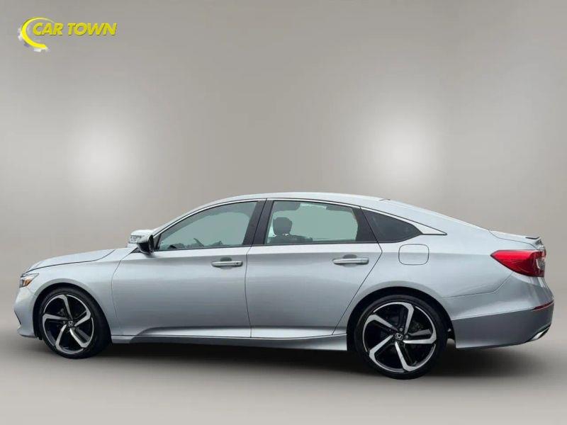Vehicle photo 12