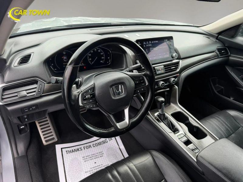 Vehicle photo 13
