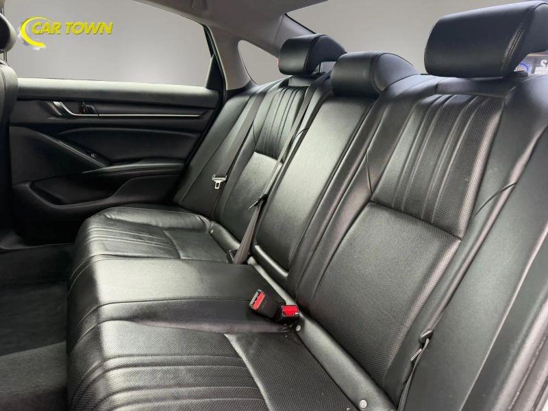 Vehicle photo 16