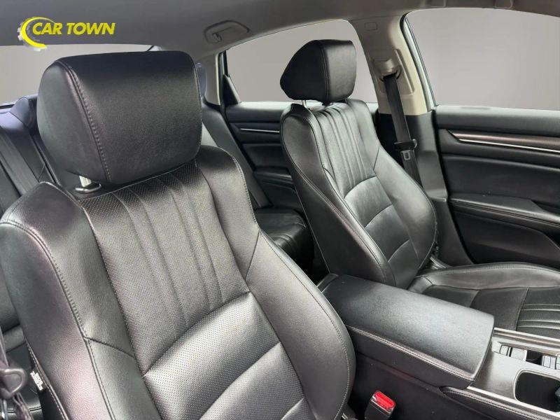 Vehicle photo 19