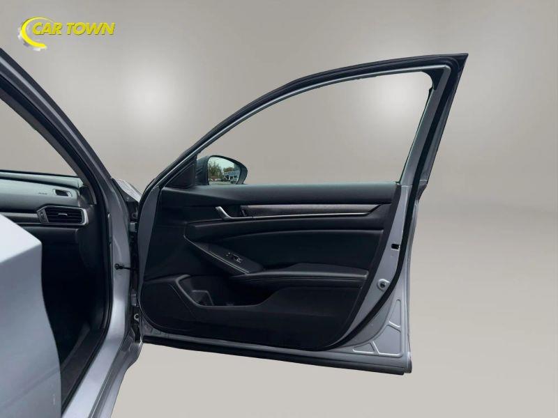Vehicle photo 20