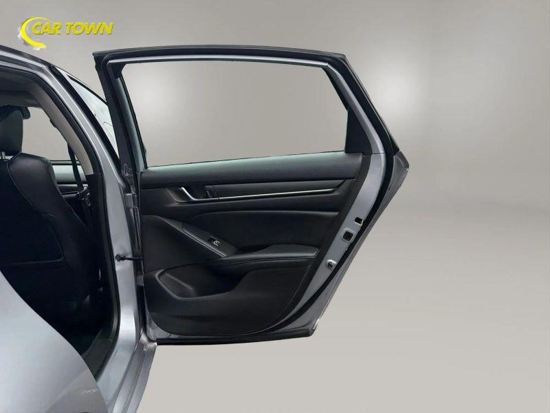 Vehicle photo 22