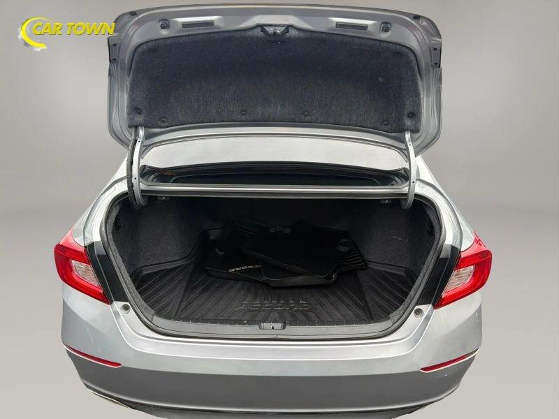 Vehicle photo 23