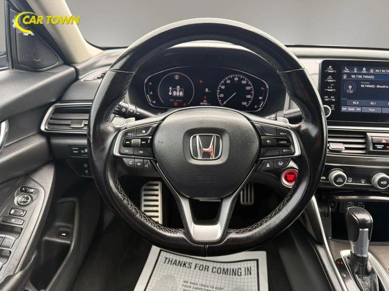 Vehicle photo 24