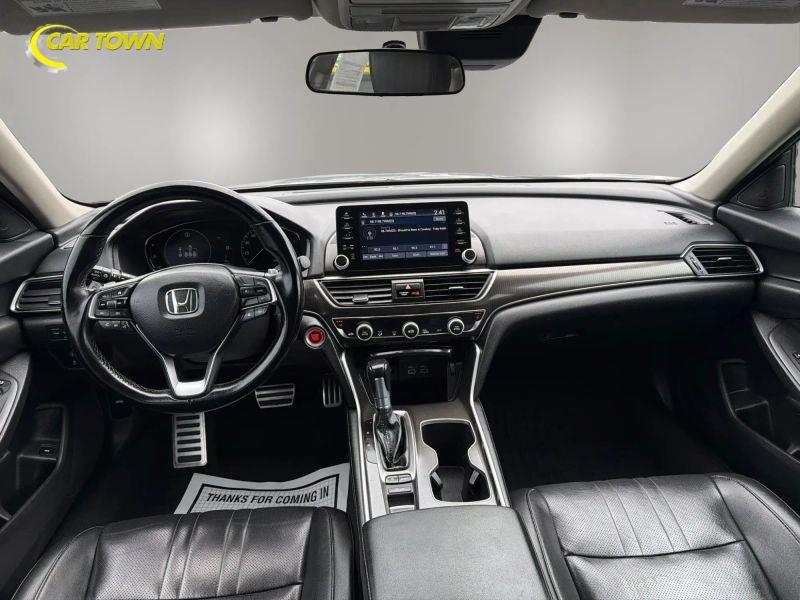 Vehicle photo 25