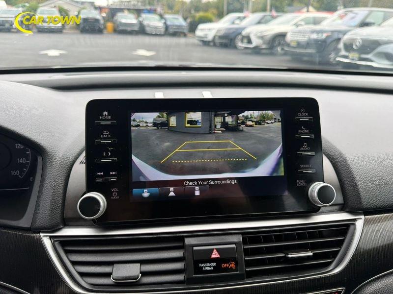 Vehicle photo 27