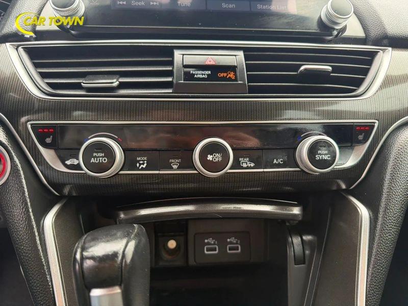 Vehicle photo 28