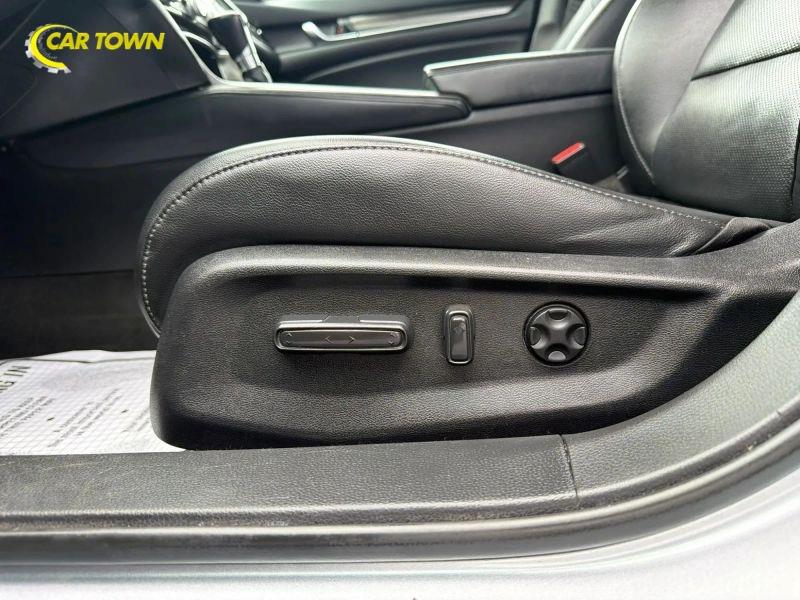 Vehicle photo 29