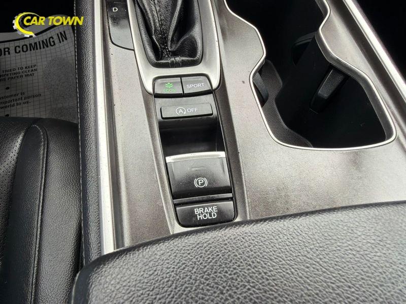 Vehicle photo 30