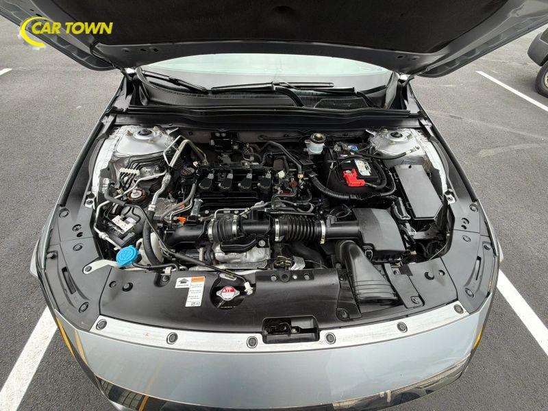 Vehicle photo 31