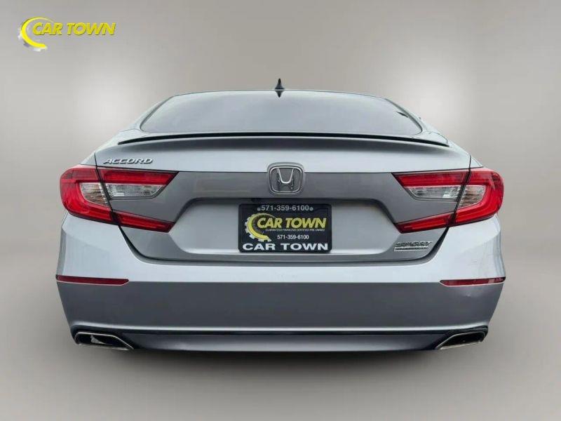 Vehicle photo 9