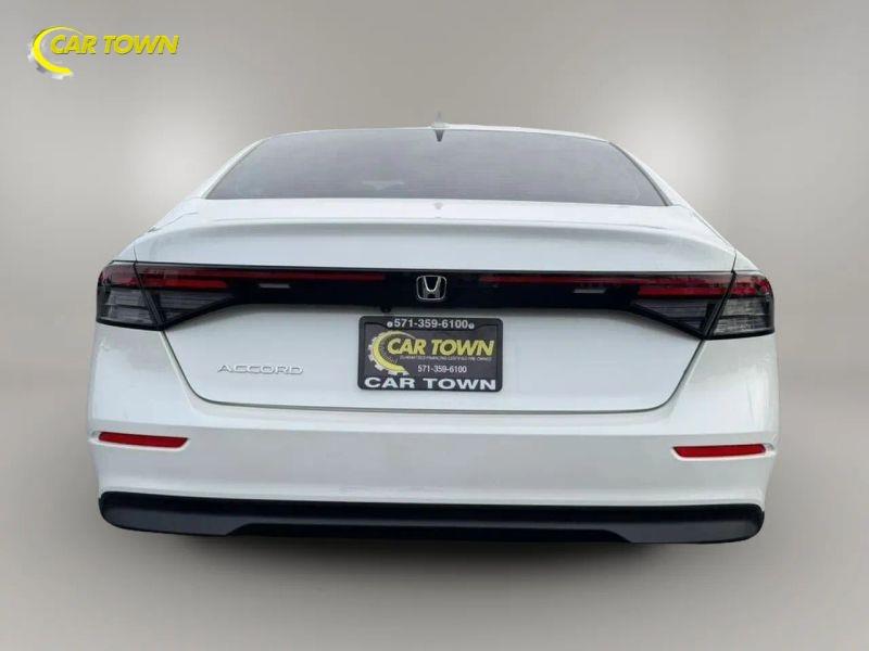 Vehicle photo 11