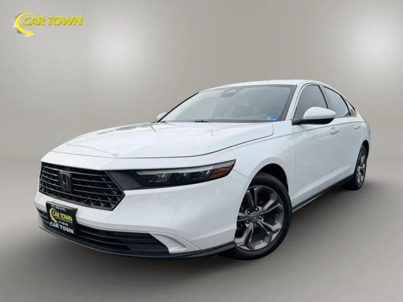 Vehicle photo 2