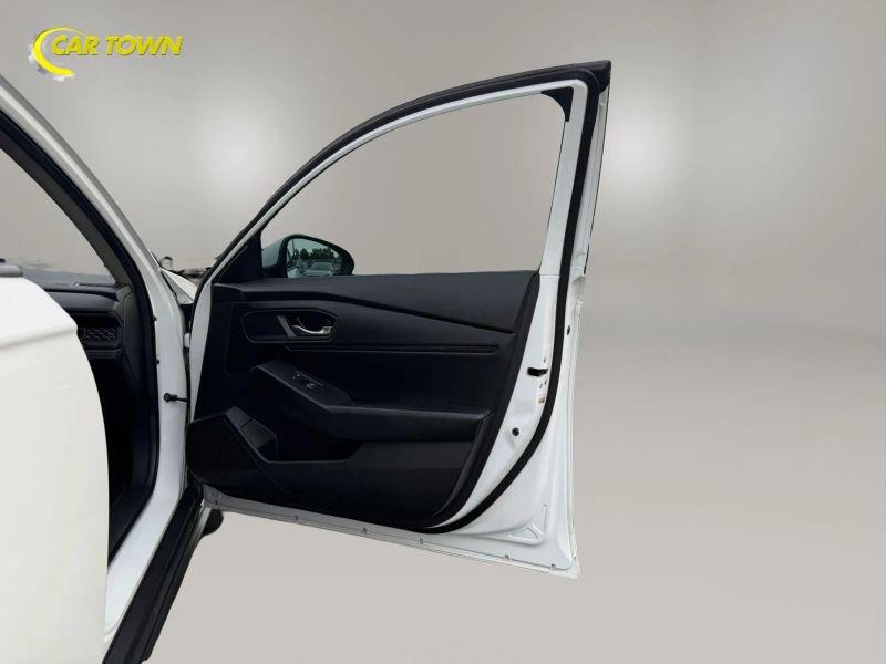 Vehicle photo 20