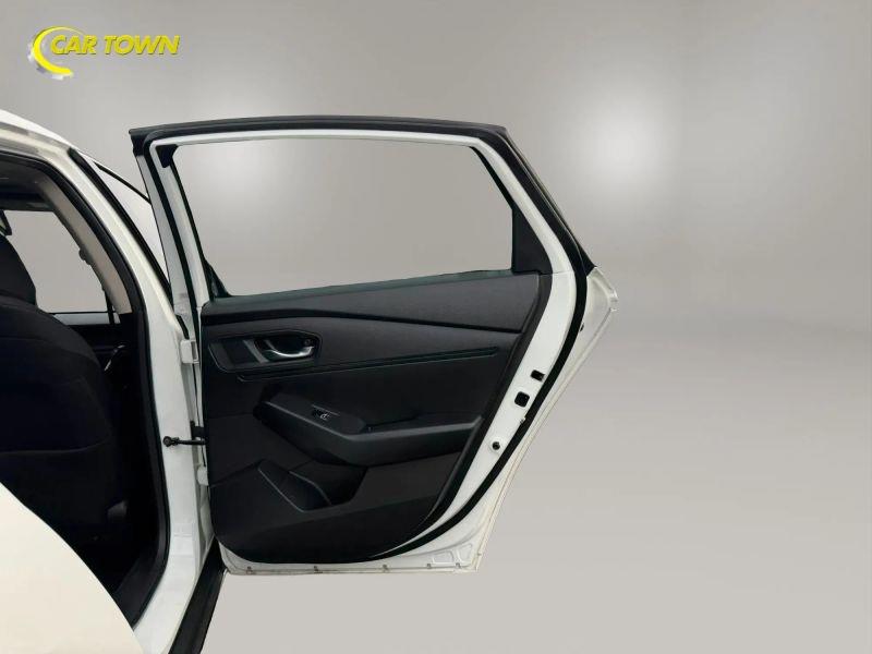 Vehicle photo 22